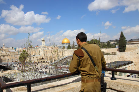 בעניין האלוהים